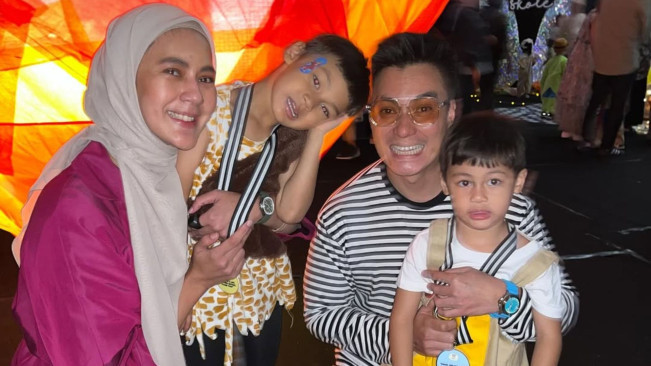 Baim Wong dan Paula Verhoeven kompak di kelulusan anak. [Instagram @baimwong]